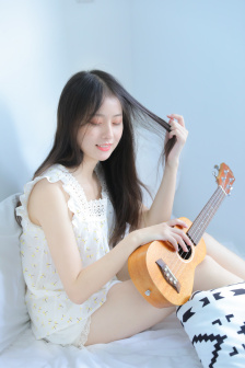 年轻的邻居少妇